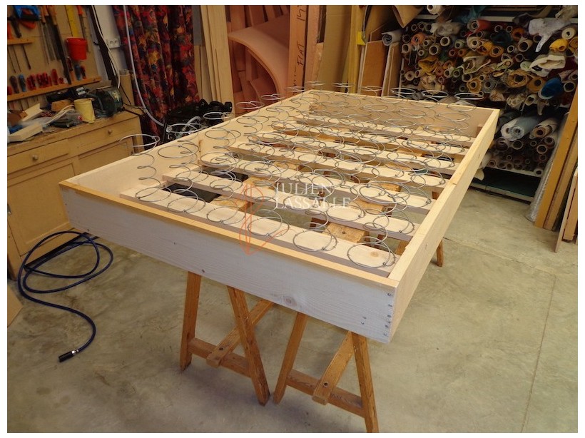 Sommier tapissier à ressorts - Julien Lassalle