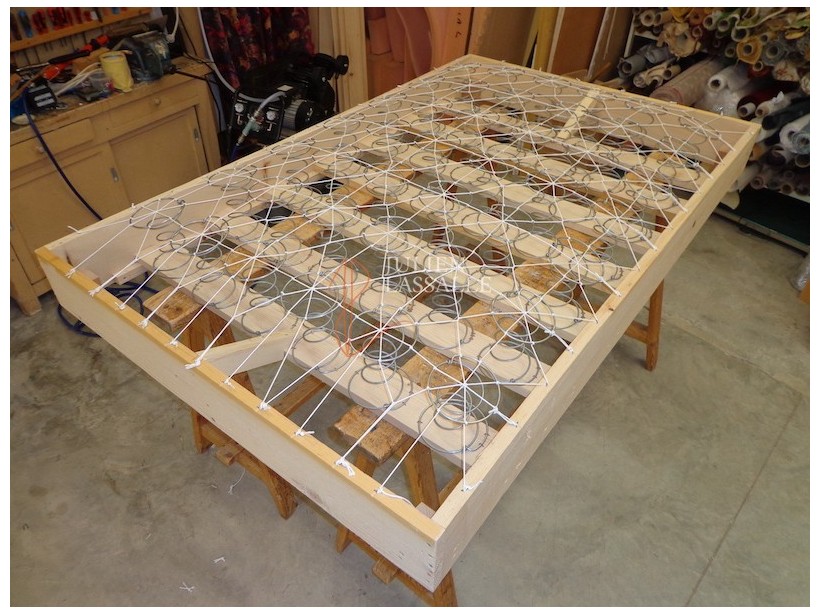 Sommier tapissier à ressorts - Julien Lassalle