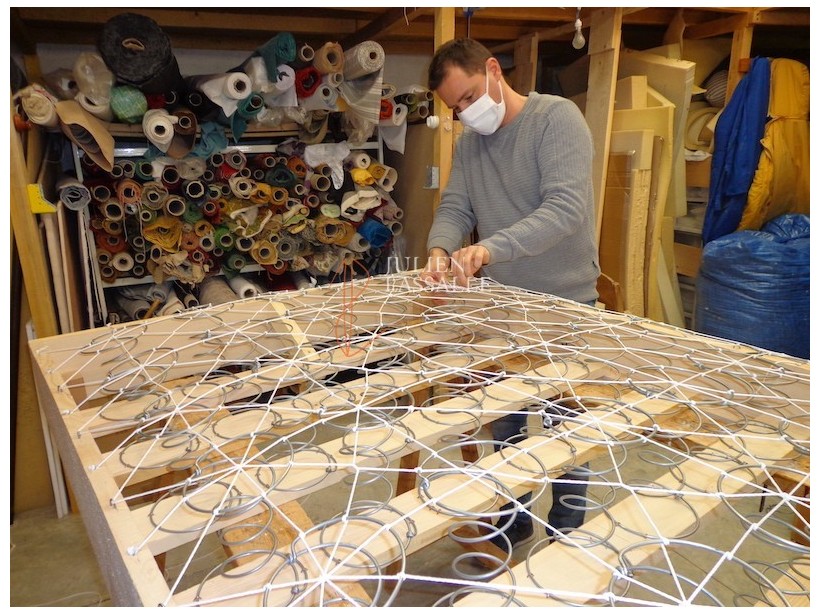 Sommier tapissier à ressorts - Julien Lassalle