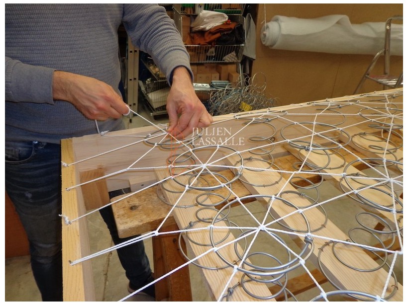 Sommier tapissier à ressorts - Julien Lassalle