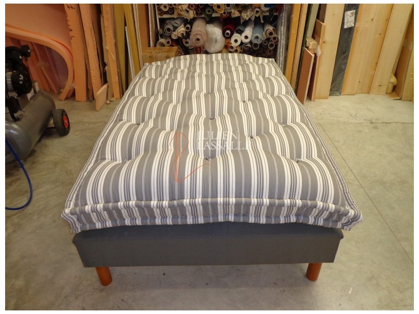 Sommier tapissier à ressorts - Julien Lassalle