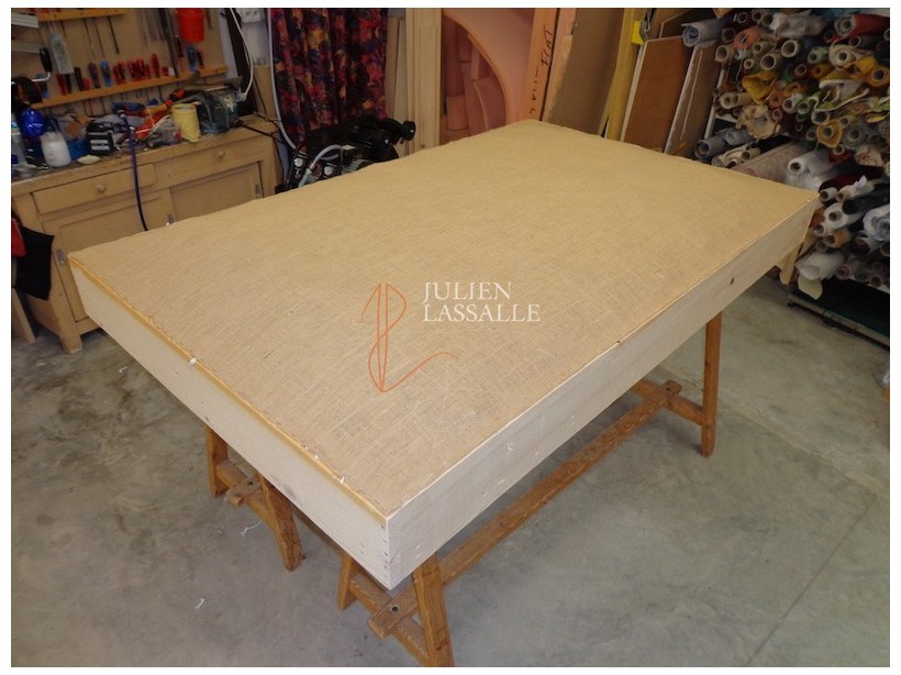 Sommier tapissier pour matelas de laine. Sommier tapissier à ressorts.