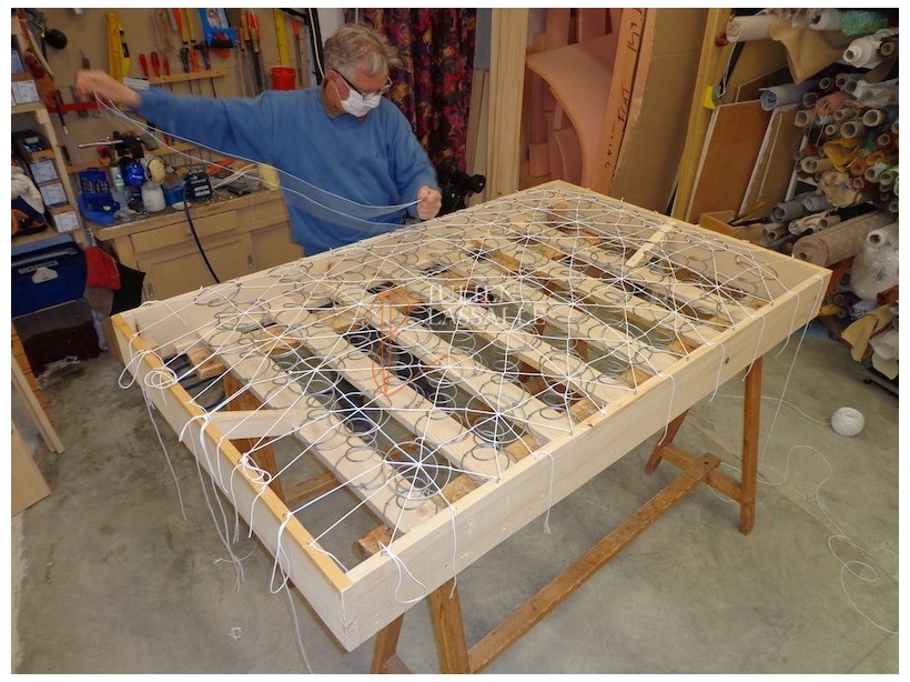 Sommier tapissier pour matelas de laine. Sommier tapissier à ressorts.