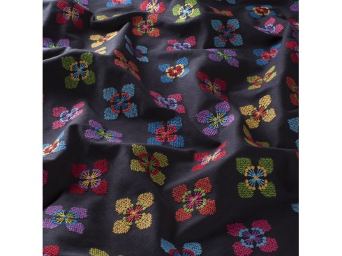 Tissu FLOWER LOVE motifs brodés sur fond de toile - Jab